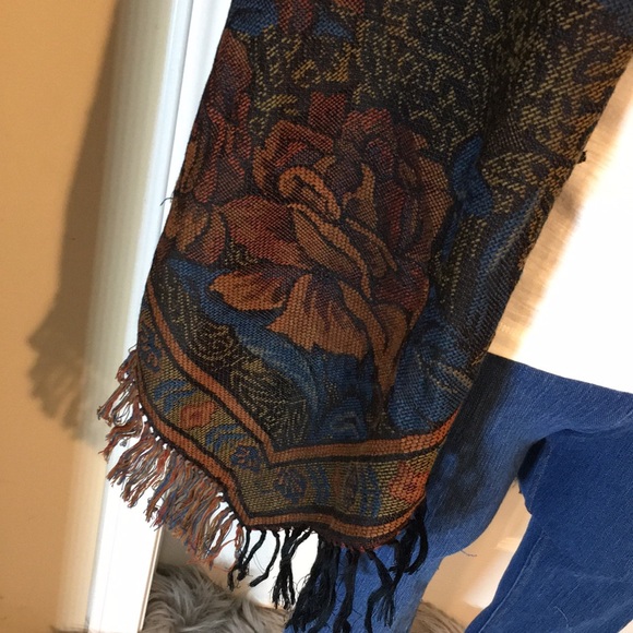 Wool touch floral blanket shawl - Picture 3 of 8